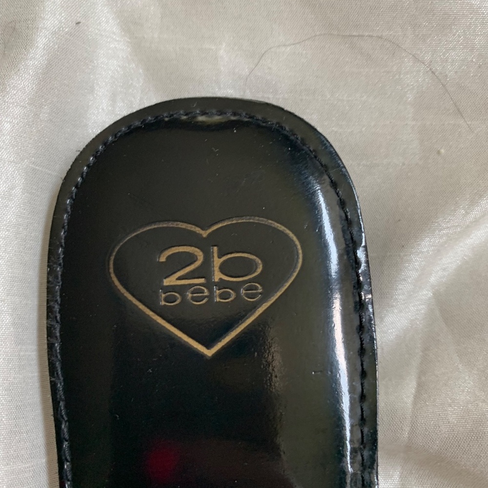 Bebe Black/Ivory Thong Flat Sandals sz 8.5 - Picture 3 of 5
